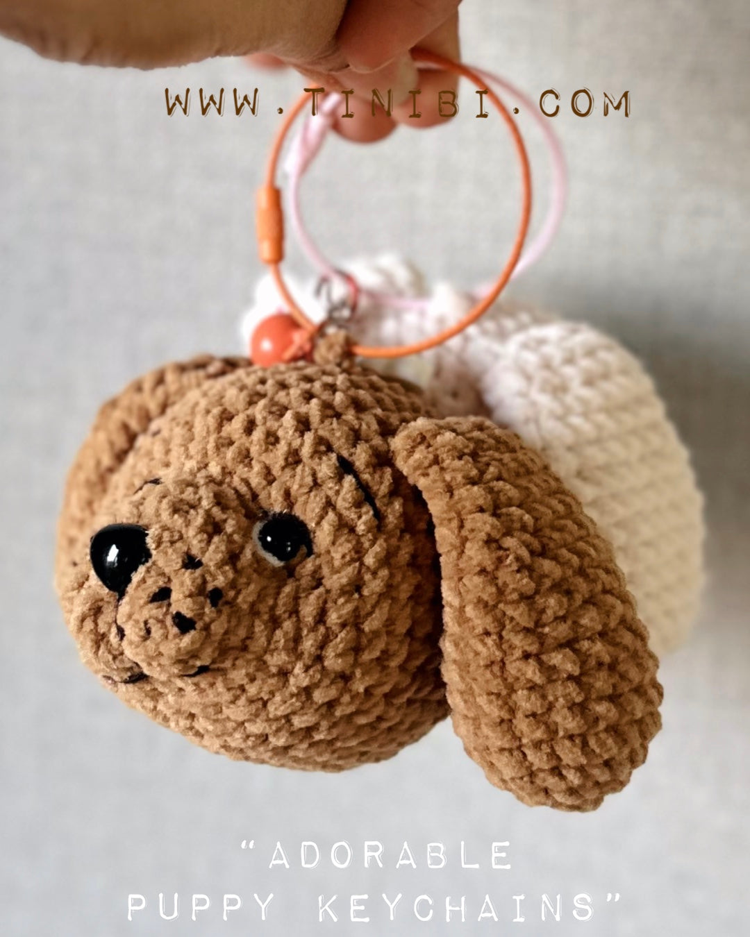 ชื่อสินค้า: พวงกุญแจลูกสุนัขถักไหมพรม Adorable Puppy Keychain 🐶✨