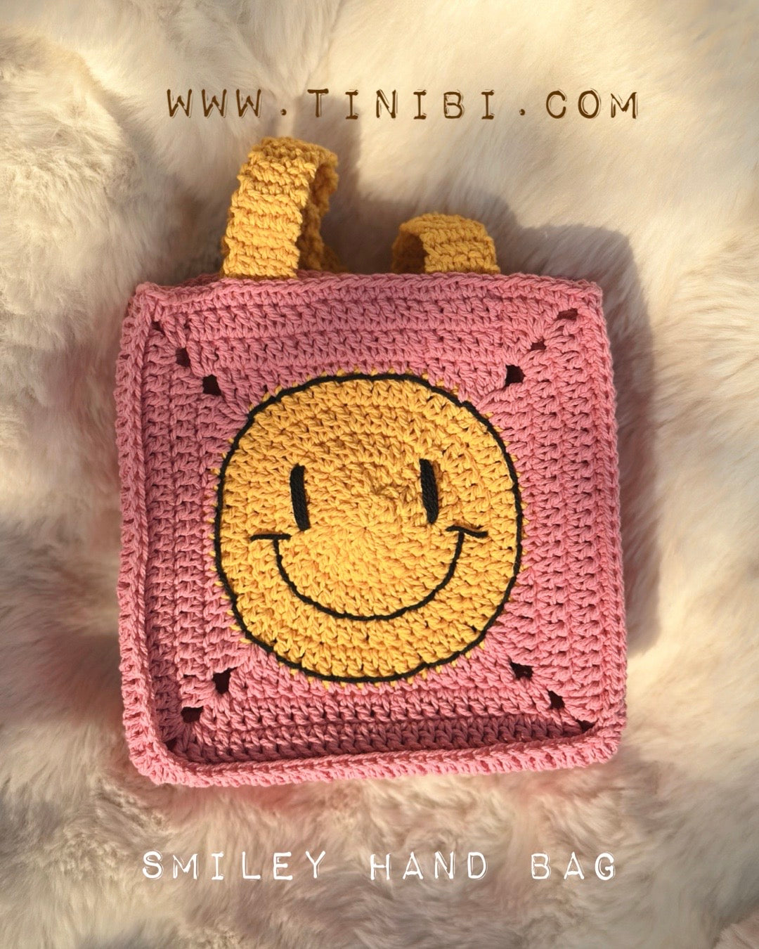 ชื่อสินค้า: : กระเป๋าถือถักมือ ลายหน้ายิ้ม Smiley Hand Bag