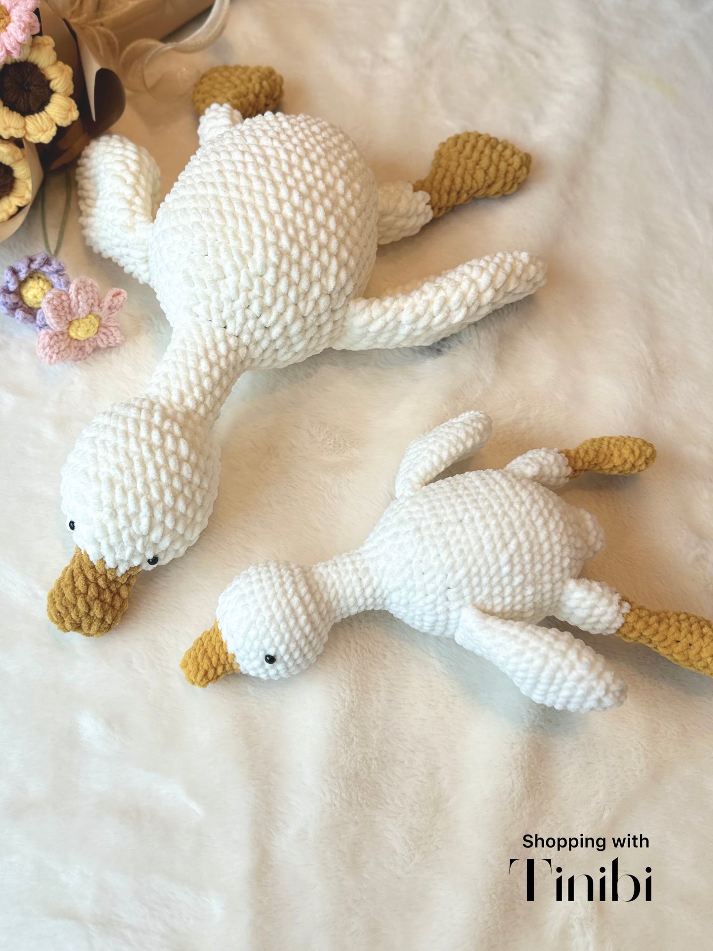 ชื่อสินค้า: ตุ๊กตาห่านถักไหมพรม Fluffy Crochet Goose 🦢✨