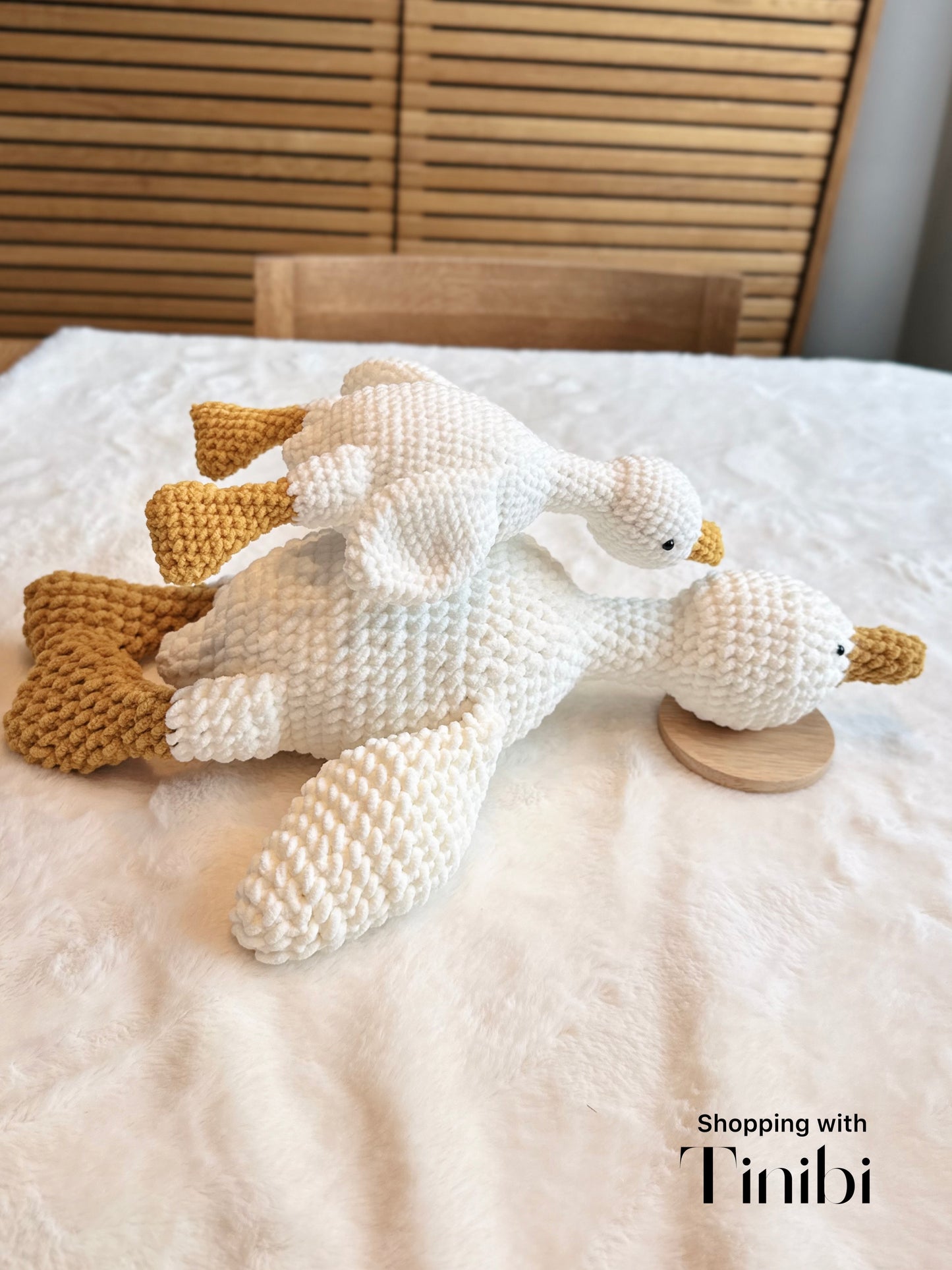 ชื่อสินค้า: ตุ๊กตาห่านถักไหมพรม Fluffy Crochet Goose 🦢✨