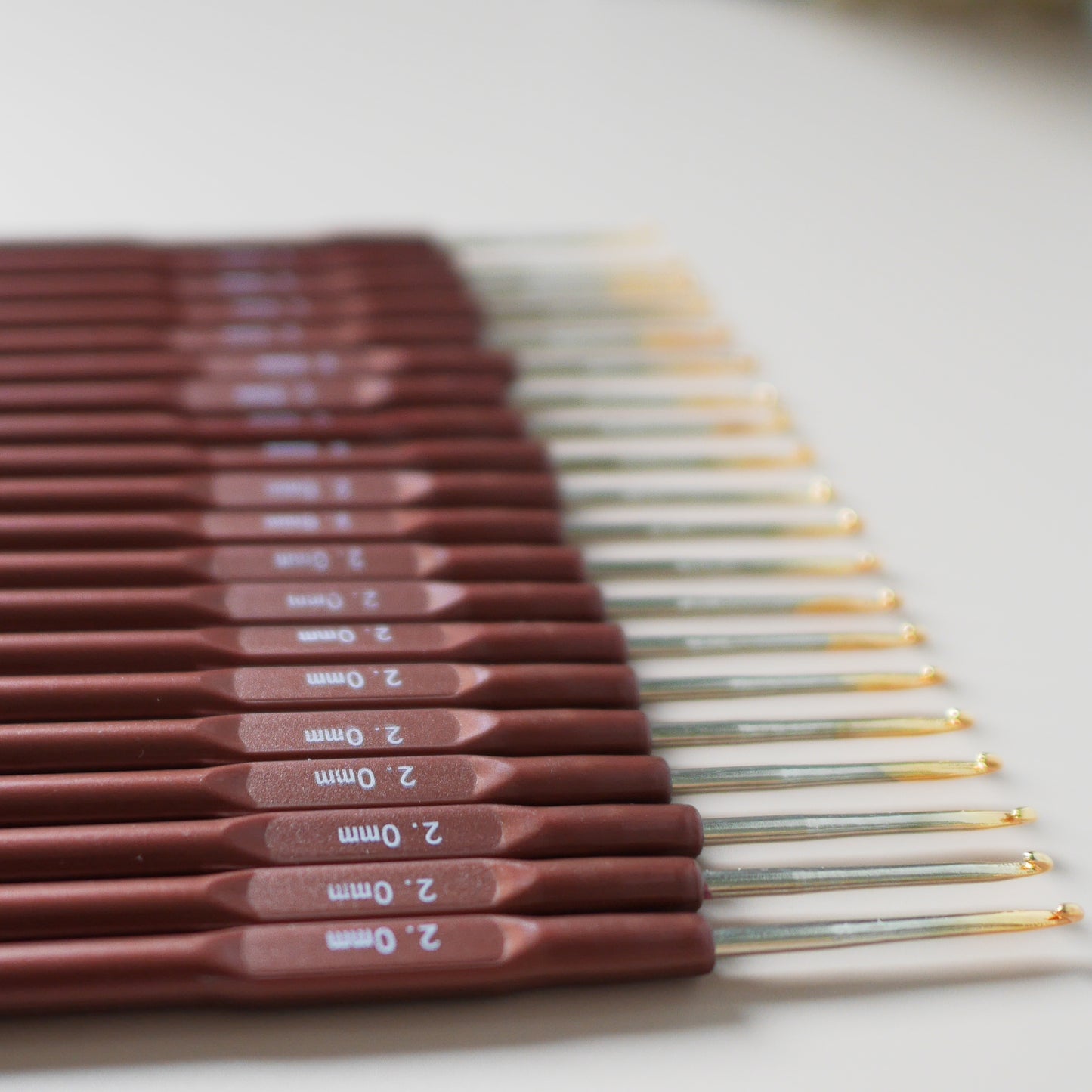 Crochet Hook 2.0 mm- 2.2mmโครเชต์ด้ามสีน้ำตาล