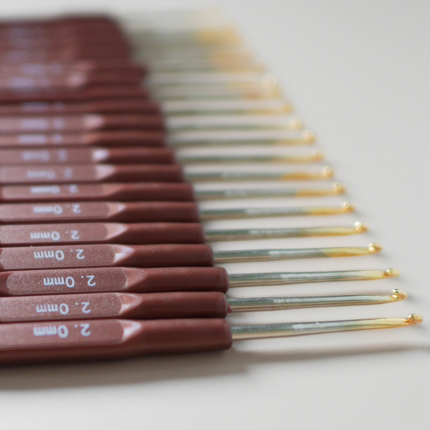 Crochet Hook 2.0 mm- 2.2mmโครเชต์ด้ามสีน้ำตาล